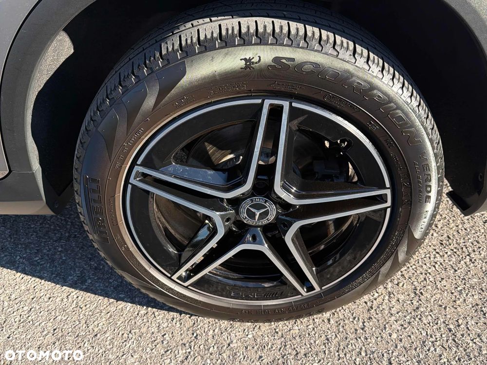 Mercedes-Benz GLC 300 4Matic 9G-TRONIC AMG Line - 15