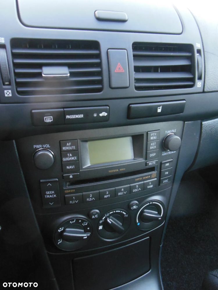 Toyota Avensis 1.8 VVT-i Combi - 16