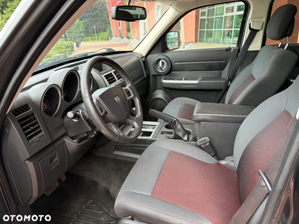 Dodge Nitro - 11