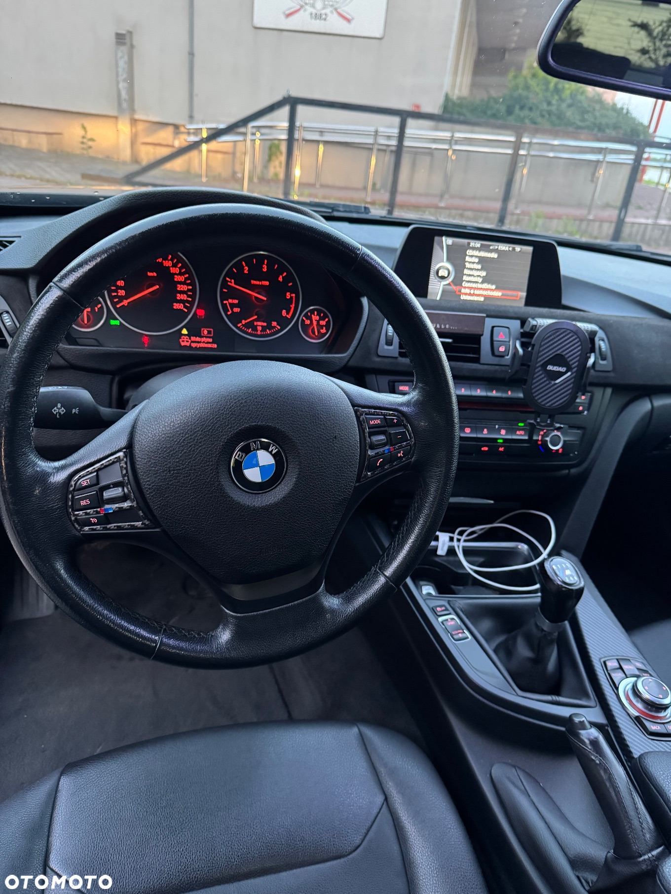 BMW Seria 3 318d Touring - 14
