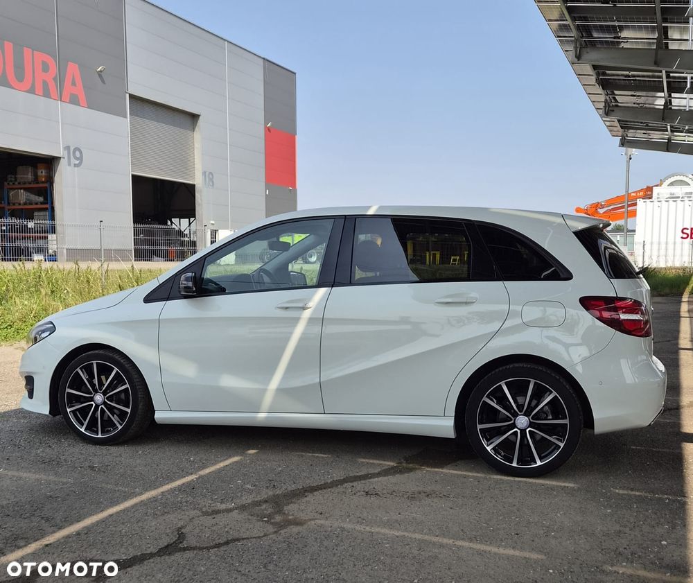 Mercedes-Benz Klasa B 180 UrbanStyle Edition - 16