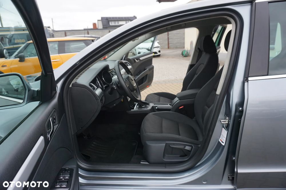 Skoda Superb 2.0 TDI DSG FAMILY - 17