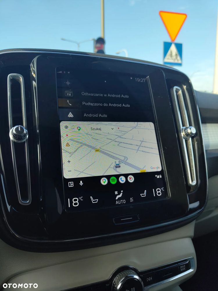 Volvo XC 40 T2 Momentum Pro - 26