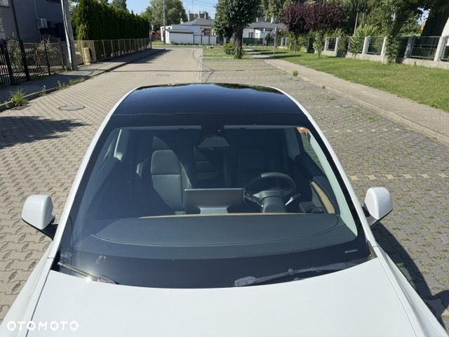 Tesla Model Y Performance AWD - 10