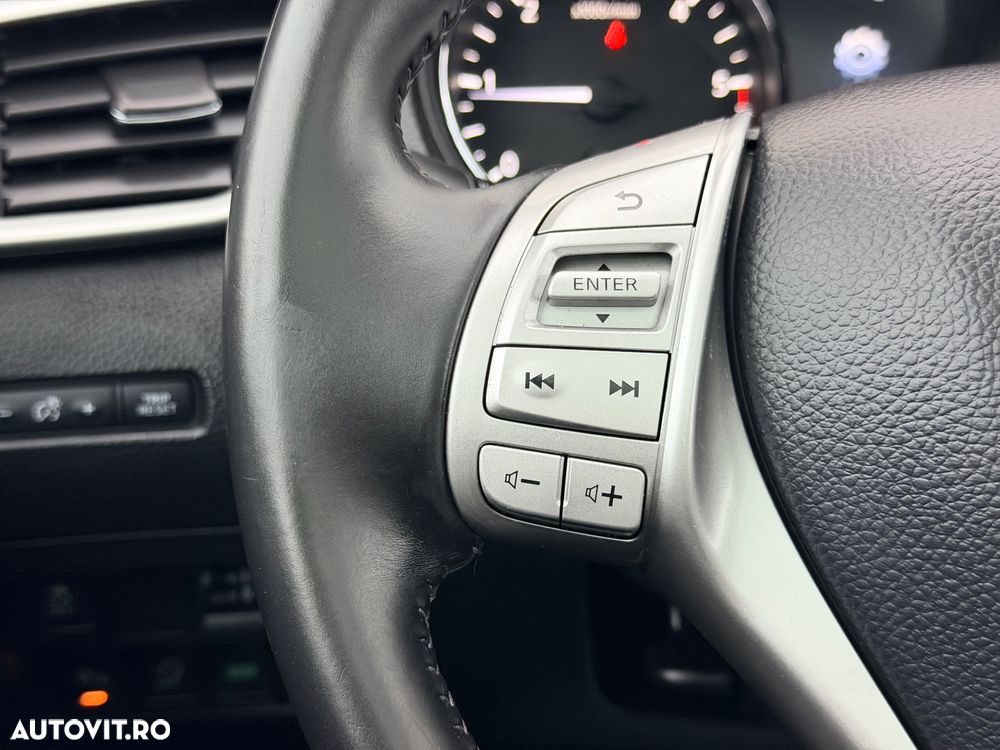 Nissan Qashqai 1.6 DCI Xtronic N-Connecta - 28