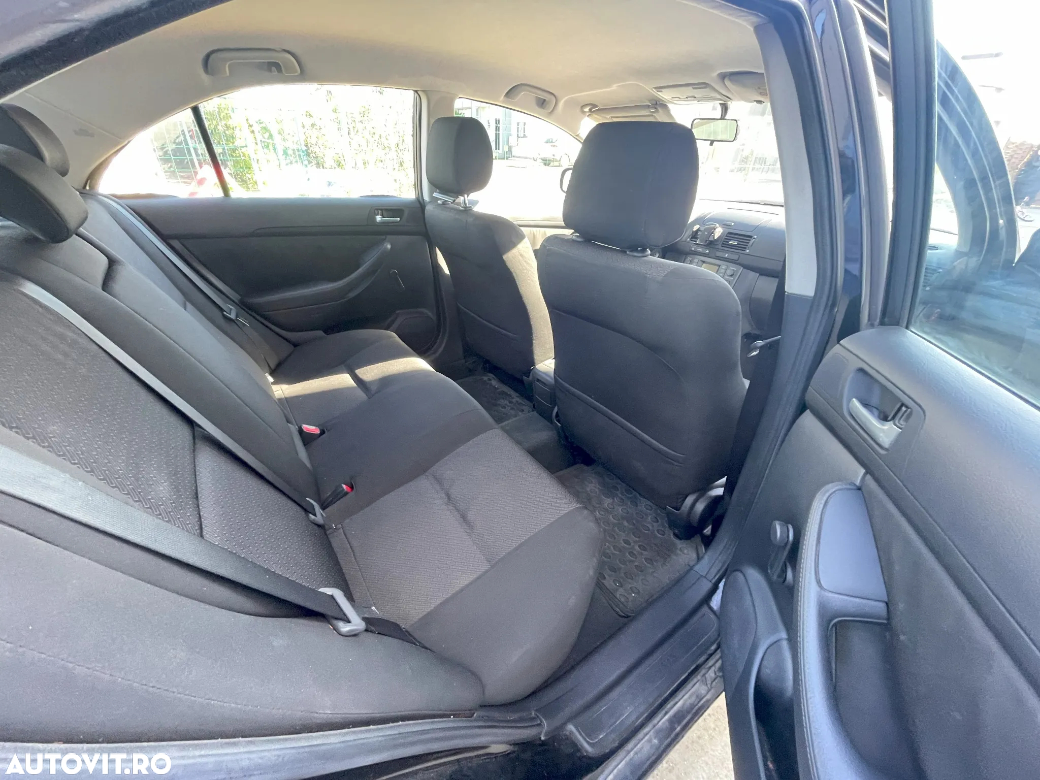 Toyota Avensis - 10