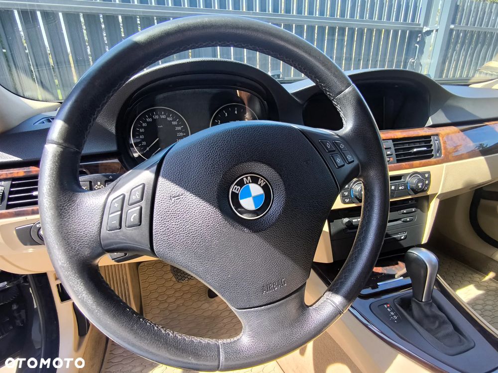 BMW Seria 3 330i - 40