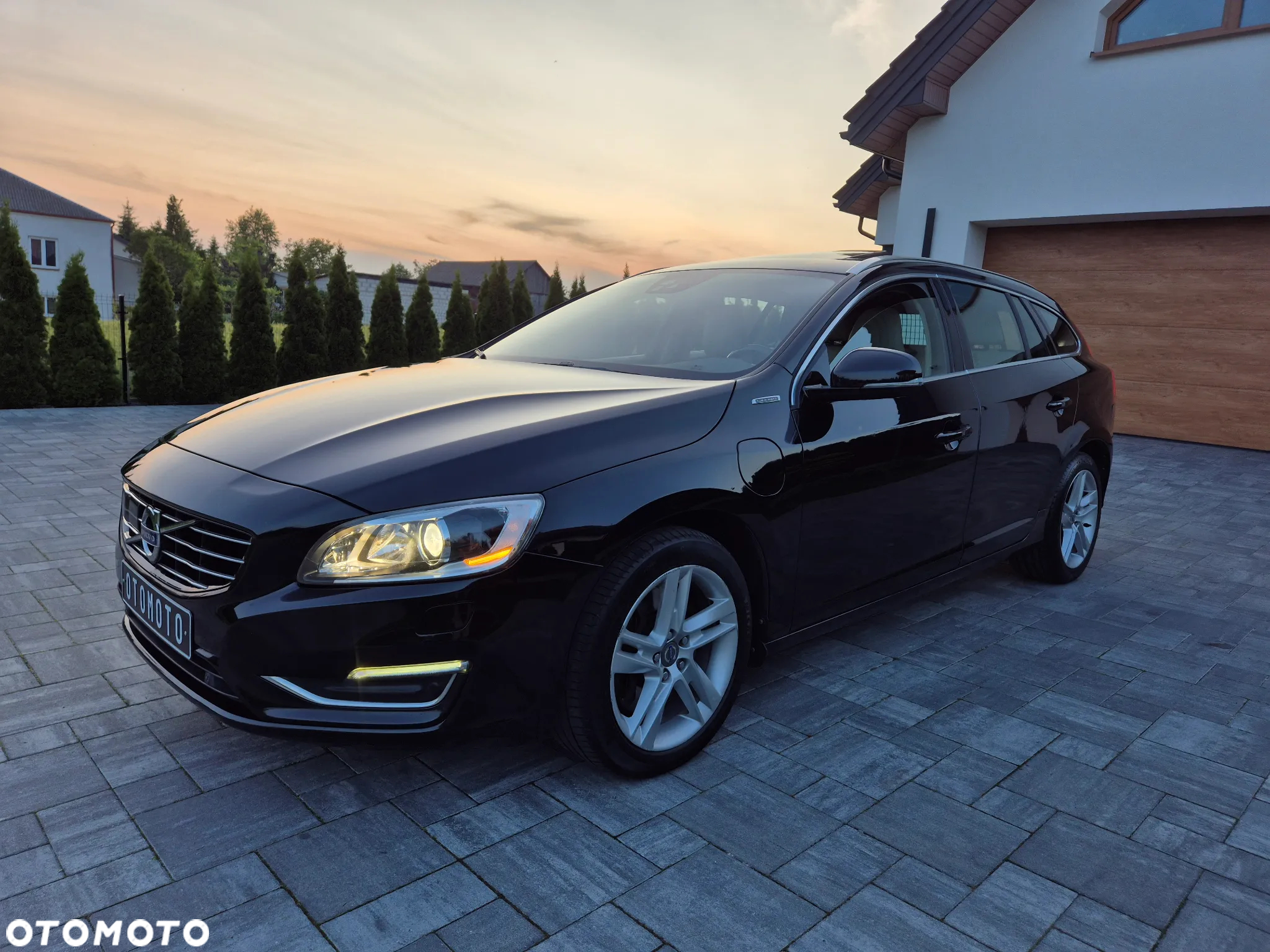 Volvo V60 D6 Plug-In-Hybrid AWD Geartronic Summum - 36