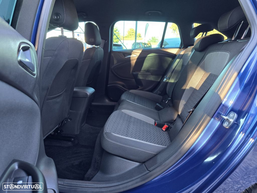 Opel Astra 1.2 T GS Line S/S - 19
