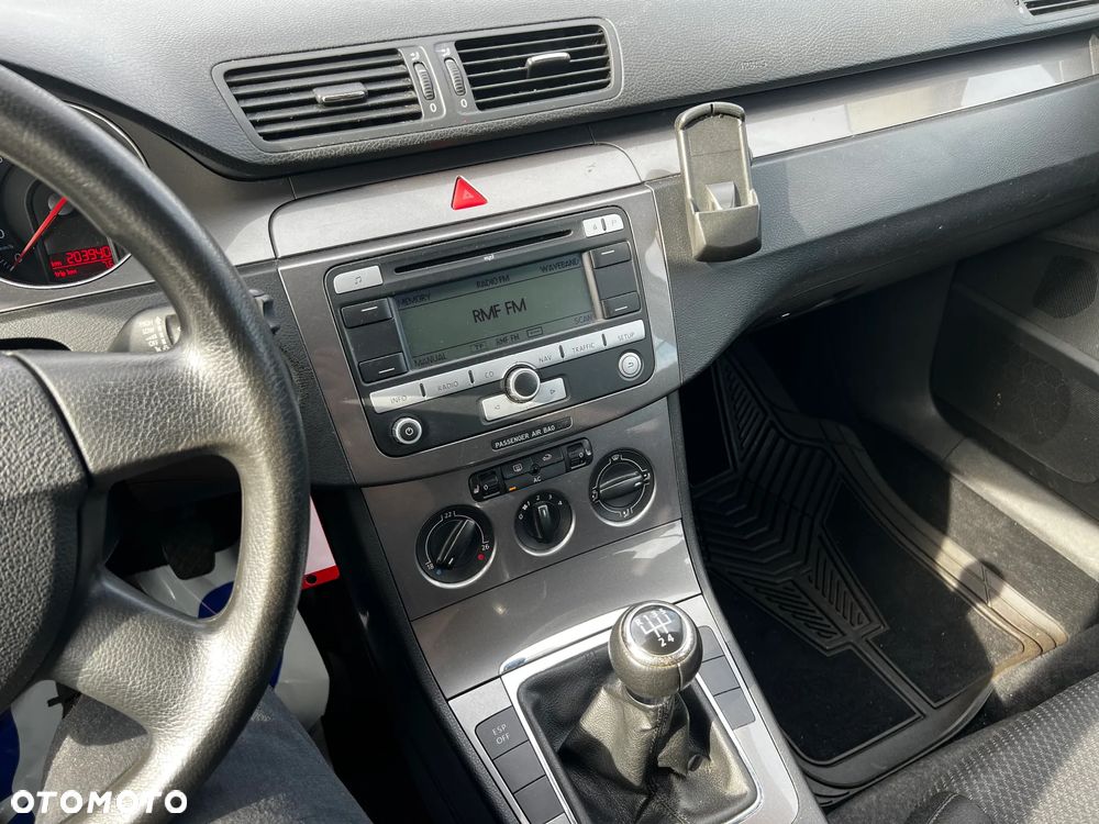 Volkswagen Passat 1.9 TDI DPF Comfortline - 8
