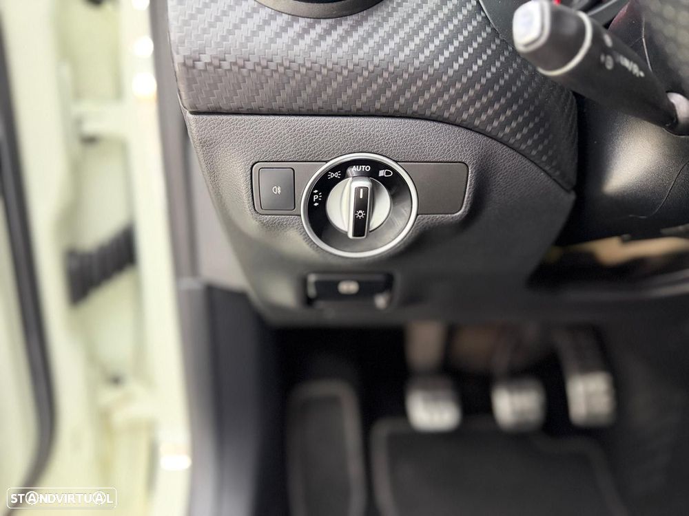 Mercedes-Benz A 180 d AMG Line - 23