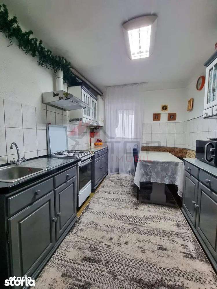 Etaj 1, bloc din 1980, decomandat 3 camere, 2 bai zona Galata — fotografia 3