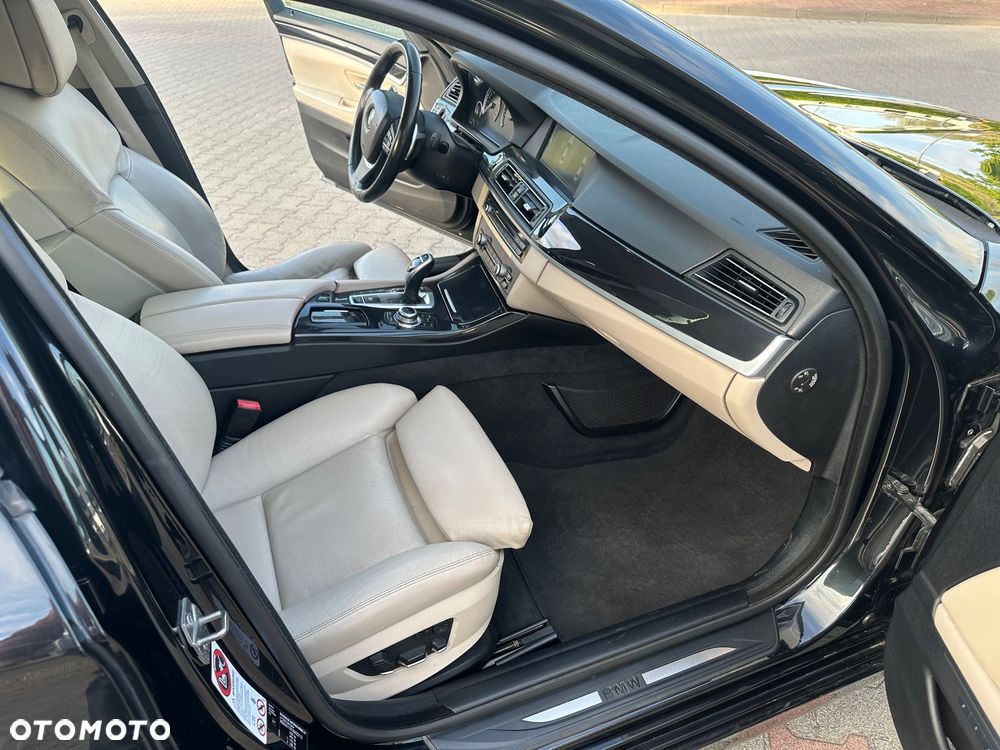 BMW Seria 5 525d - 16