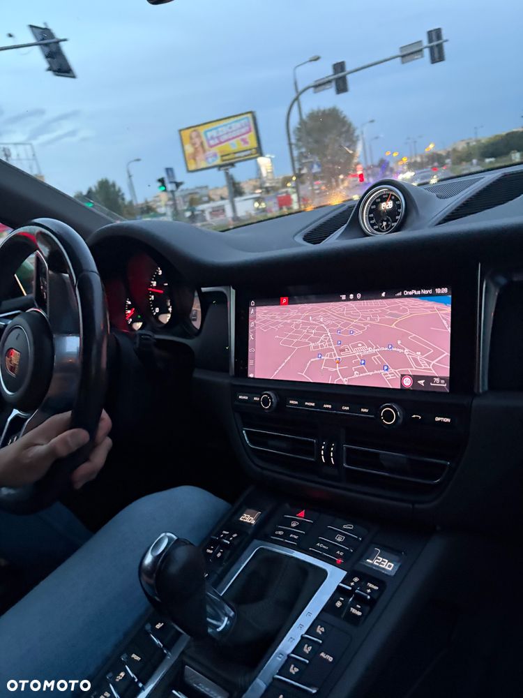 Porsche Macan - 10