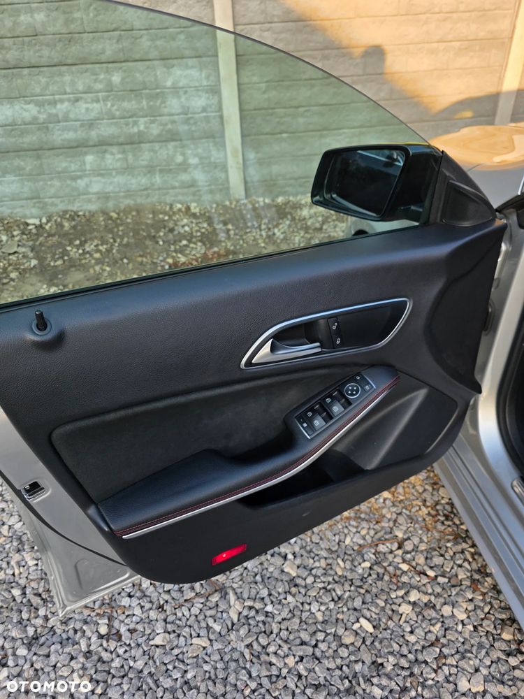 Mercedes-Benz CLA 180 7G-DCT AMG Line - 28