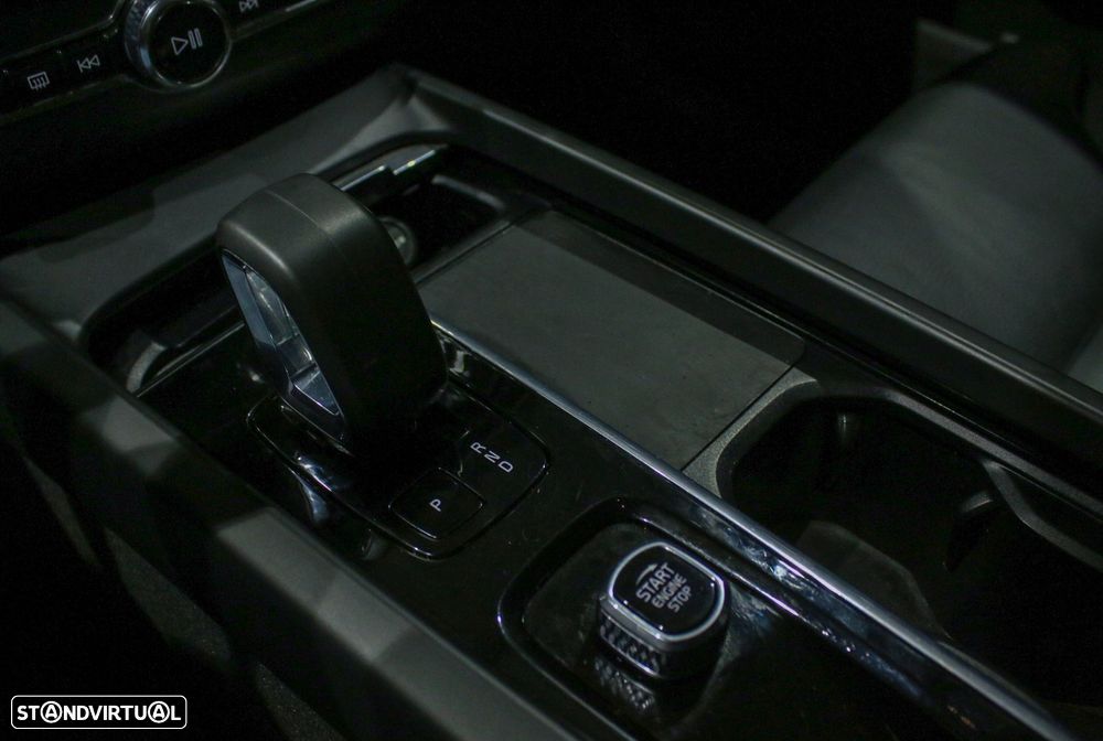 Volvo XC 60 2.0 T6 PHEV Plus Dark AWD - 30