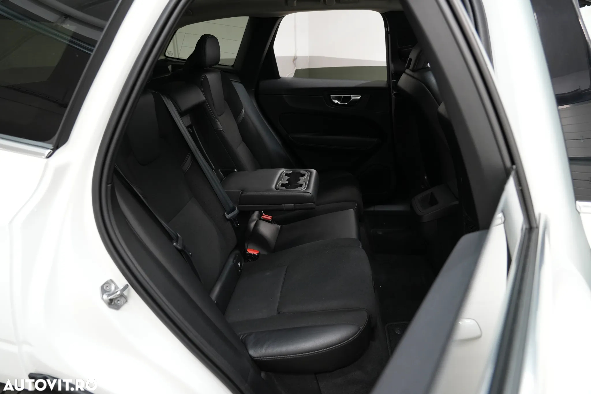 Volvo XC 60 B4 D AWD Geartronic Momentum Pro - 21