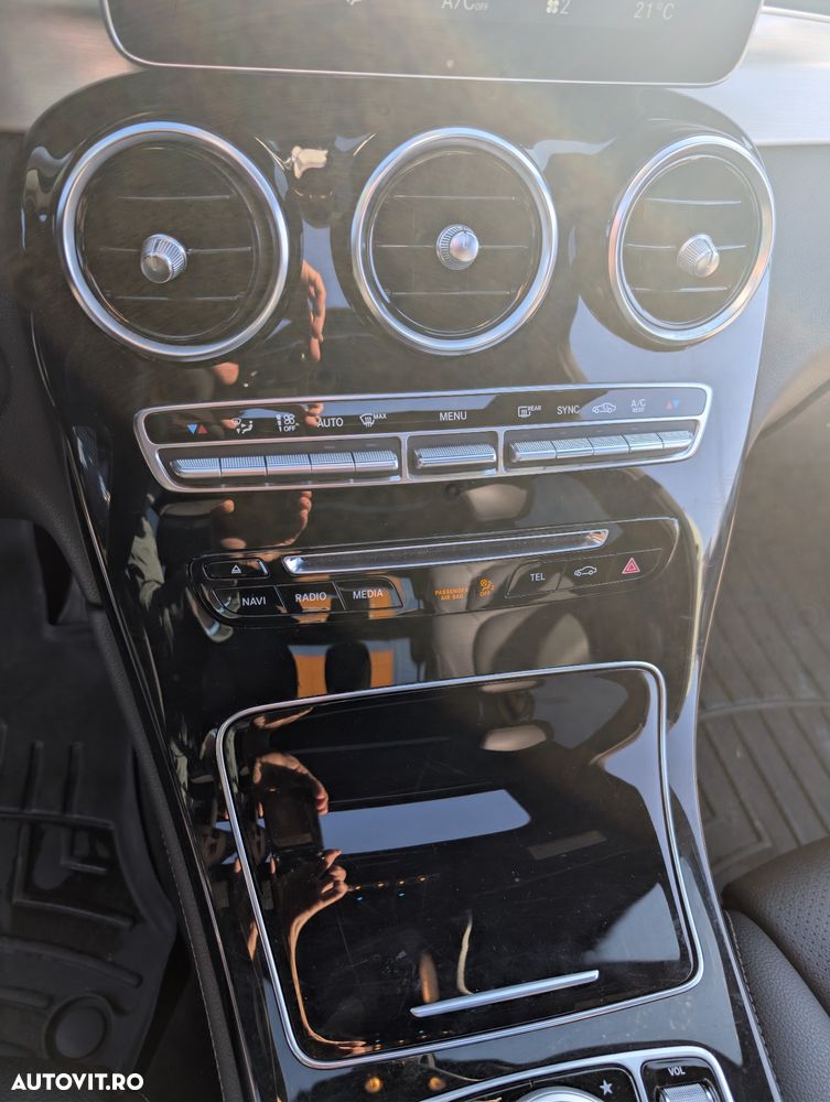 Mercedes-Benz GLC 300 4Matic 9G-TRONIC Exclusive - 24