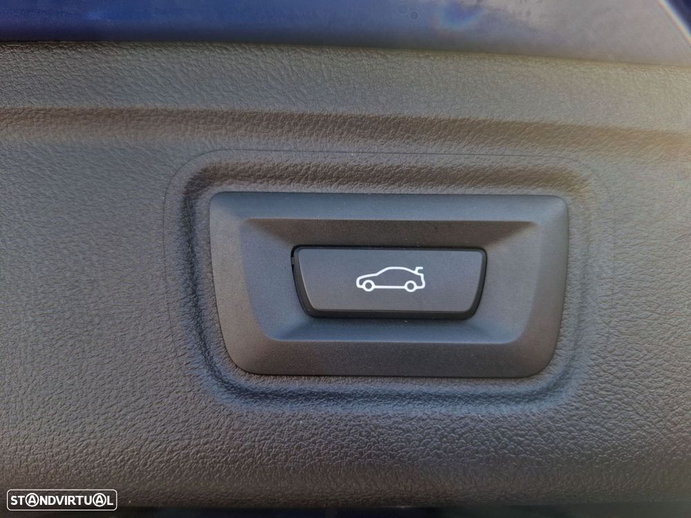 BMW 320 d Touring Pack Desportivo M Auto - 12
