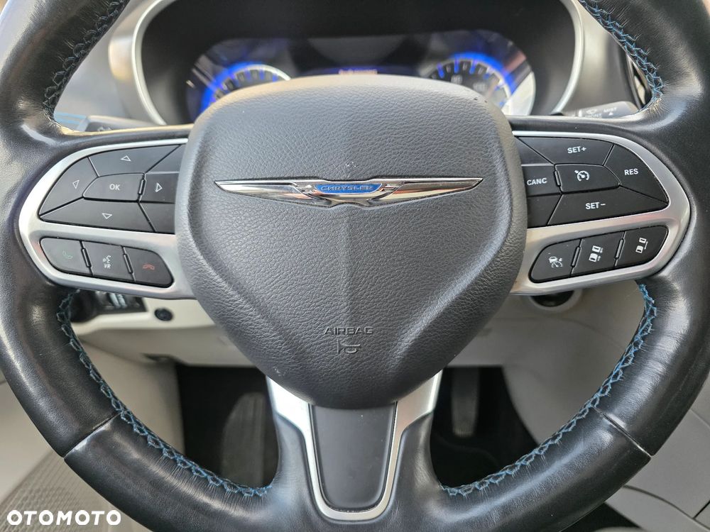 Chrysler Pacifica - 19