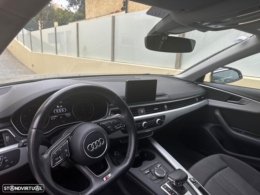 Audi A4 2.0 TDI S-line S tronic - 1