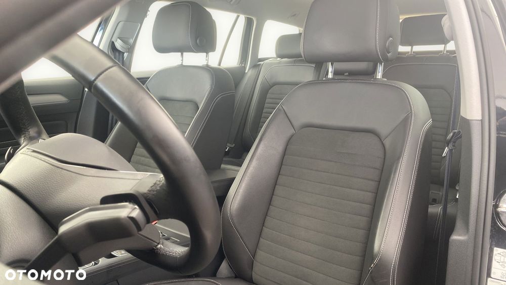 Volkswagen Passat - 11