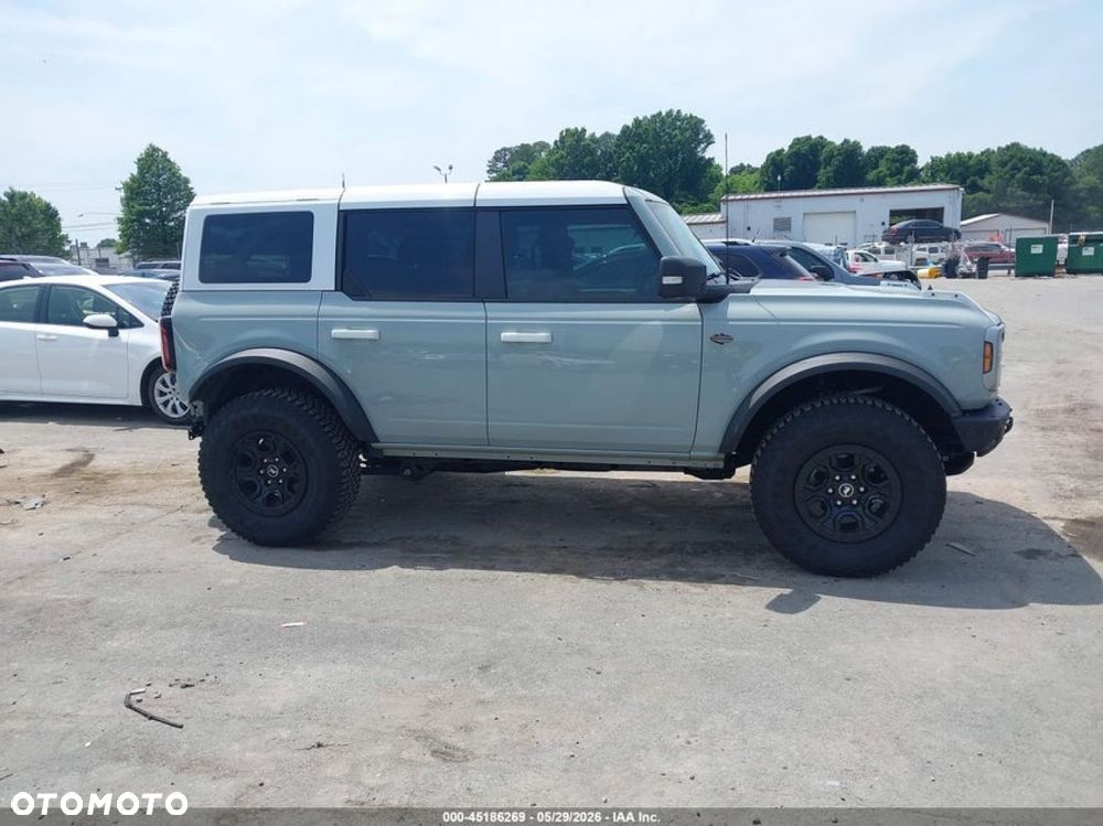 Ford Bronco - 6