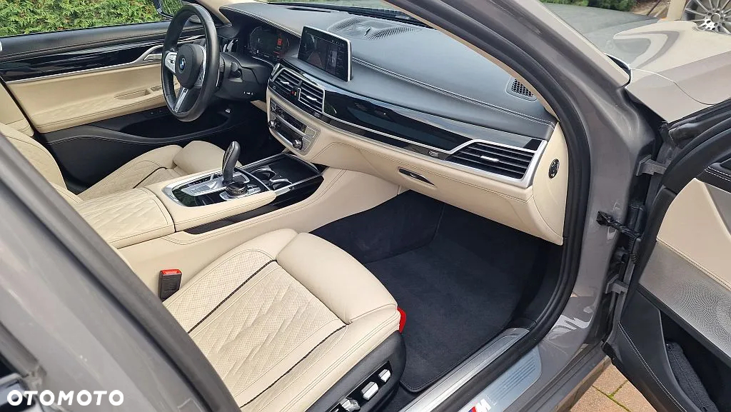 BMW Seria 7 750i xDrive sport - 20