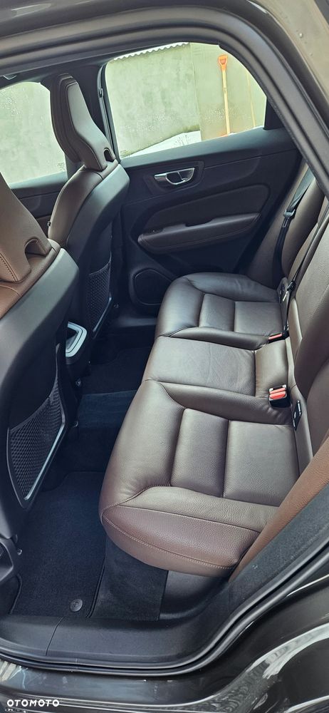 Volvo XC 60 B5 D AWD Momentum Pro - 8