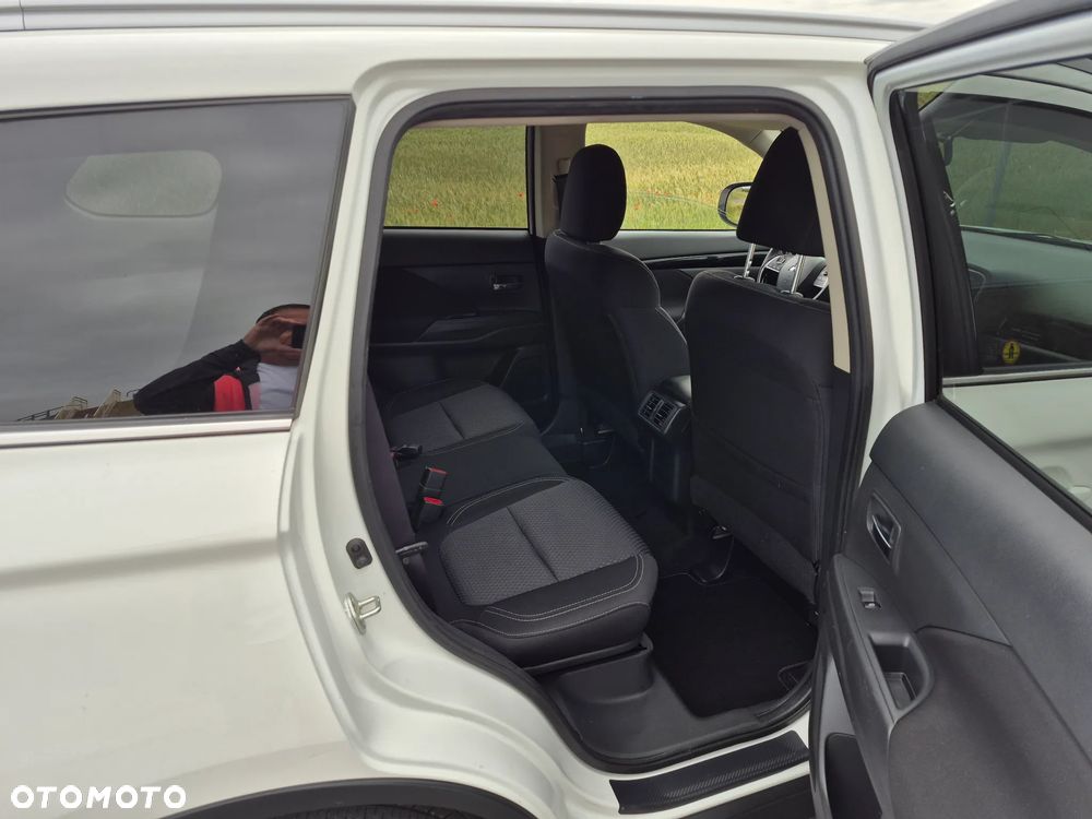 Mitsubishi Outlander - 10