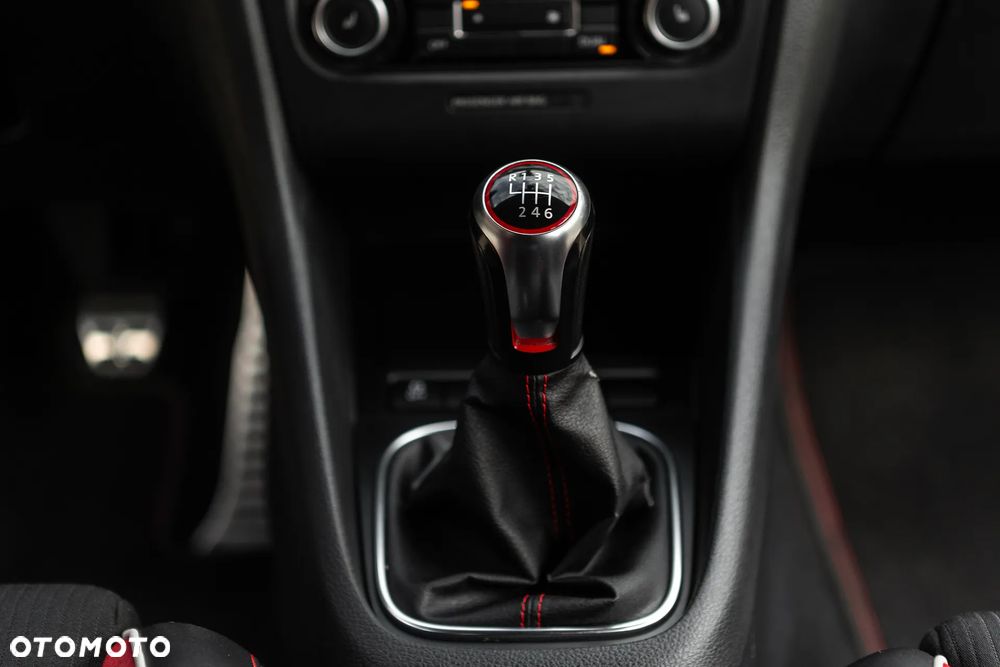 Volkswagen Golf 2.0 TSI GTI - 32