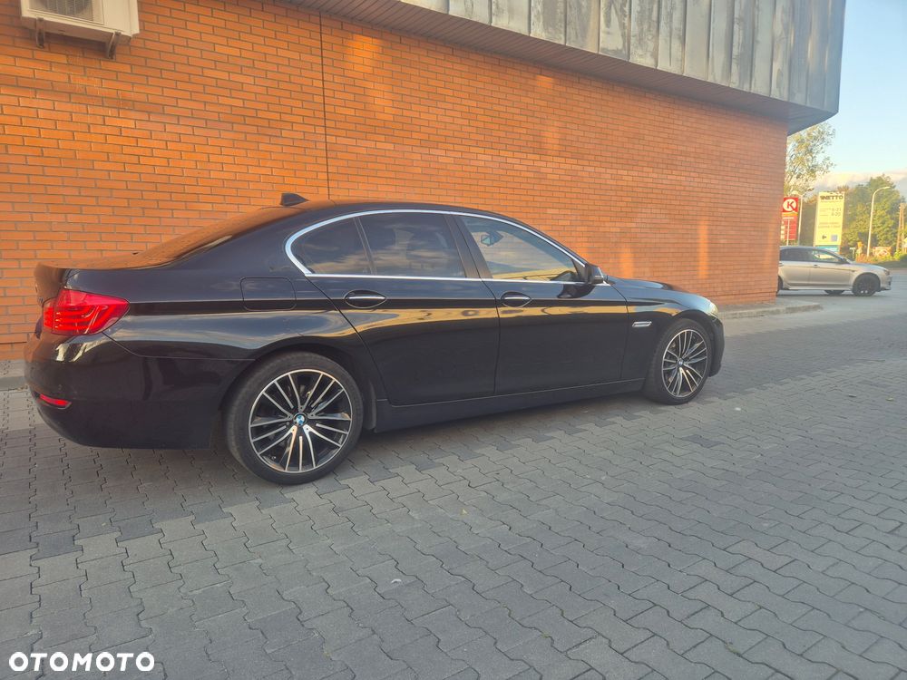 BMW Seria 5 520d xDrive - 4