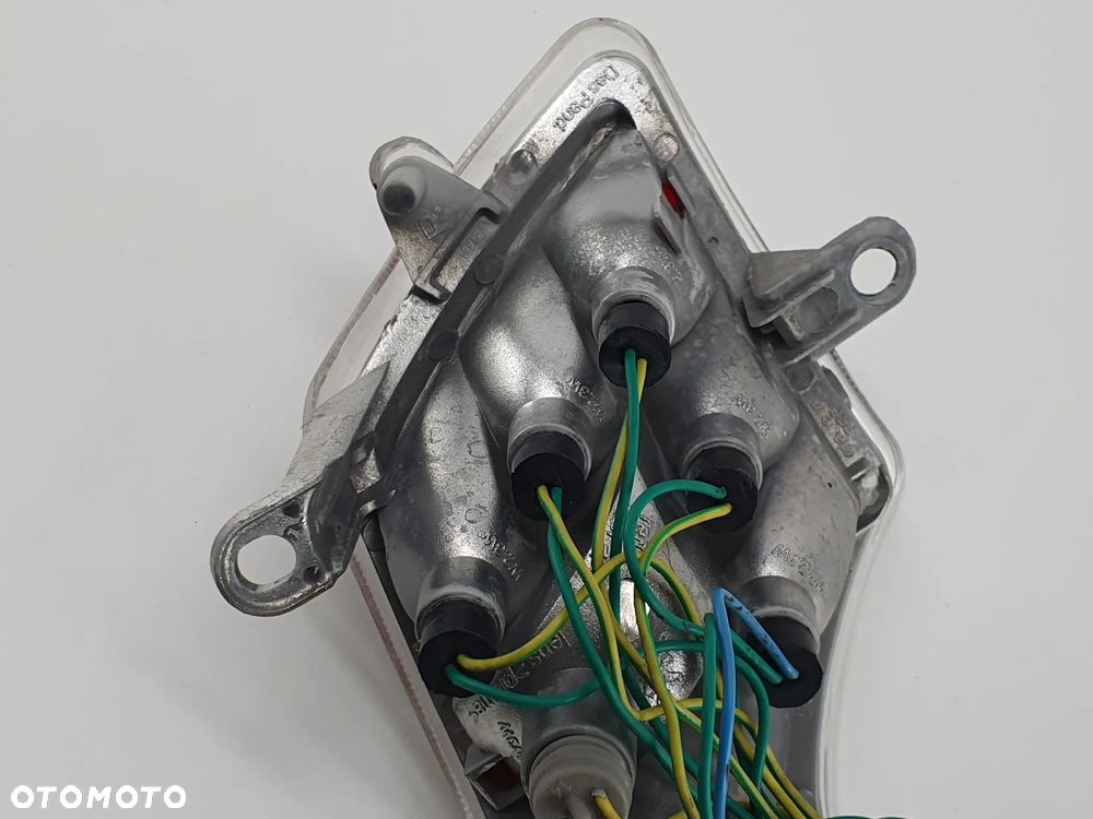 LAMPA TYL PRAWA KIERUNKOWSKAZ  PEUGEOT E-VIVACITY - 12