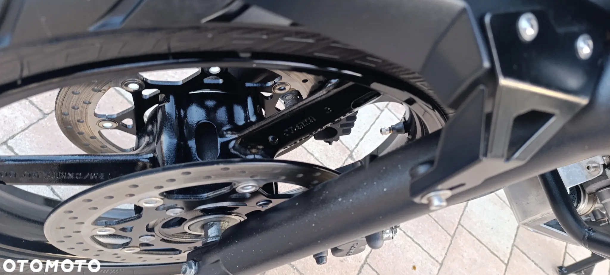 Suzuki V-STROM - 16