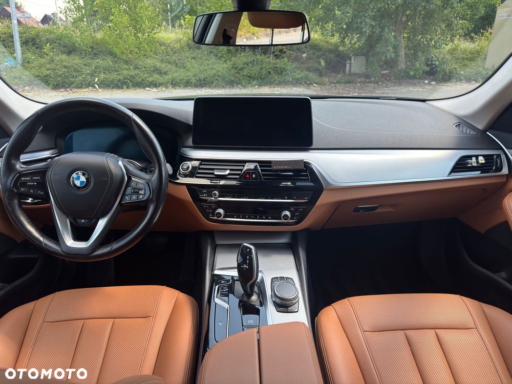 BMW Seria 5 518d mHEV - 11