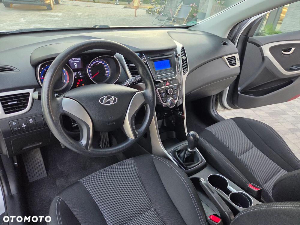 Hyundai i30 blue 1.6 CRDi Trend - 14