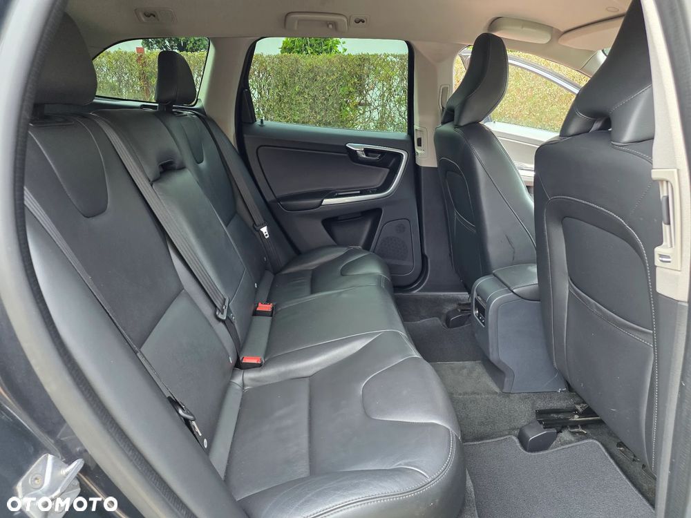 Volvo XC 60 D3 Drive-E Momentum - 19