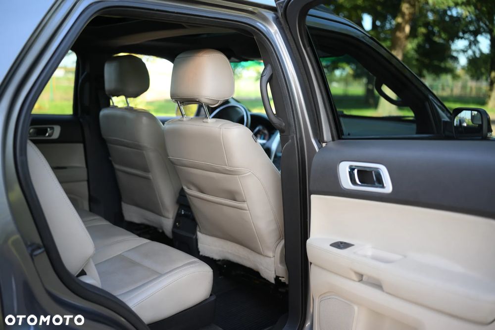 Ford Explorer - 24