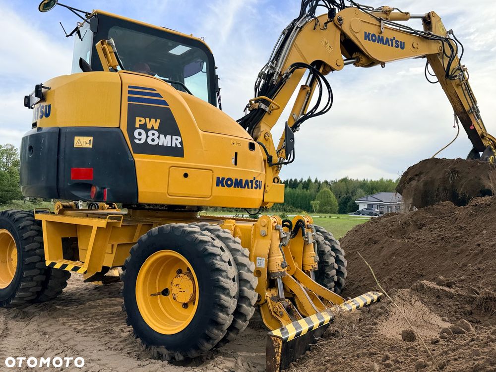 Komatsu 4x4x4 ramię łamane Koparka kołowa KOMATSU  PW98MR-8 10ton 4x4x4 ośki skrętne Ramię 3x łamane BEZ DPF i ADBLUE 4 cyl dodatkowe wyjścia hydr Pług Podpory 2012 szybka zwinna Prosto z importu 1 właściciel Cat TEREX Liebherr Wacker Pw 98 Mr 8 11 - 10