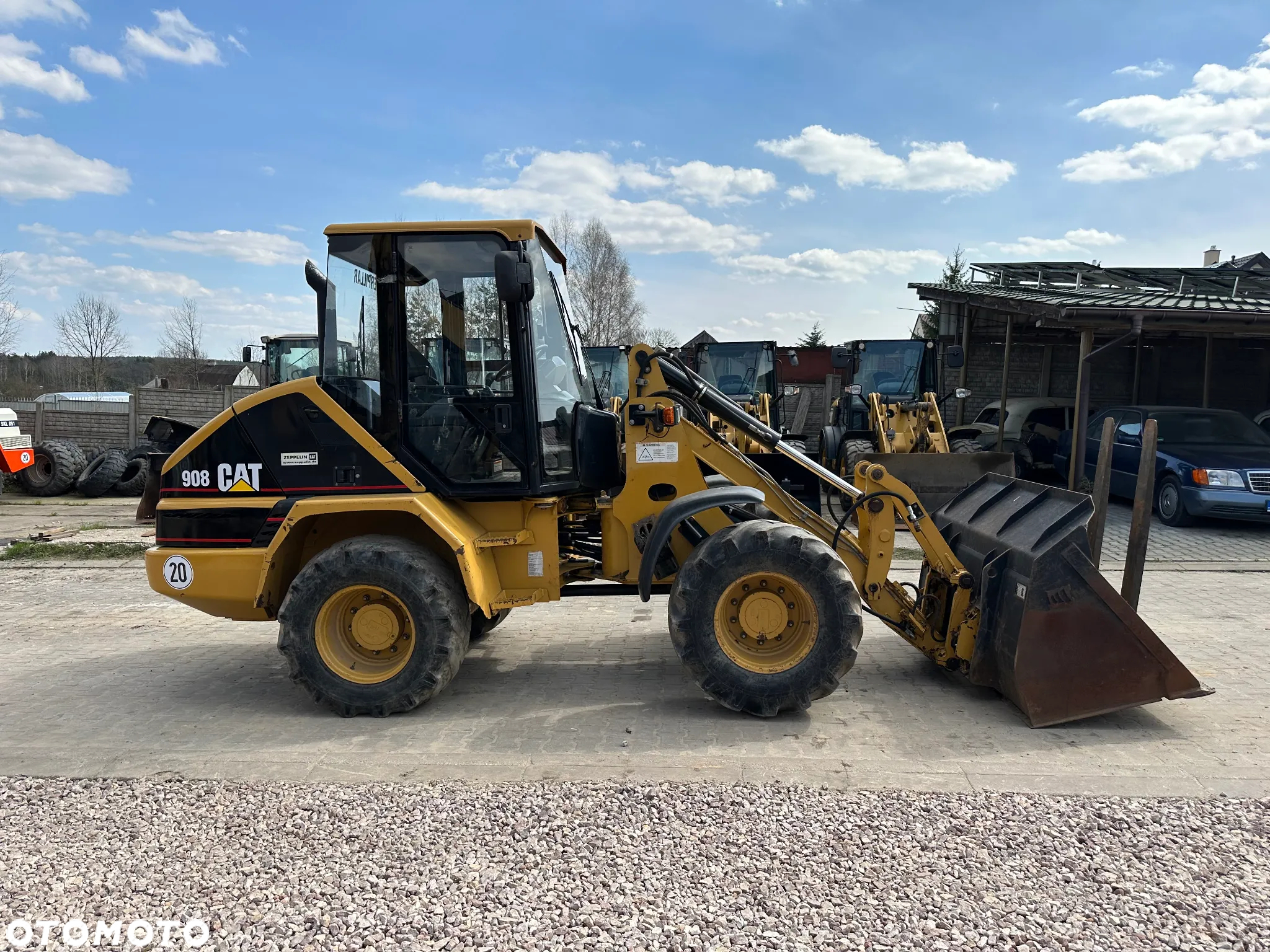 Caterpillar CAT 908 - 4