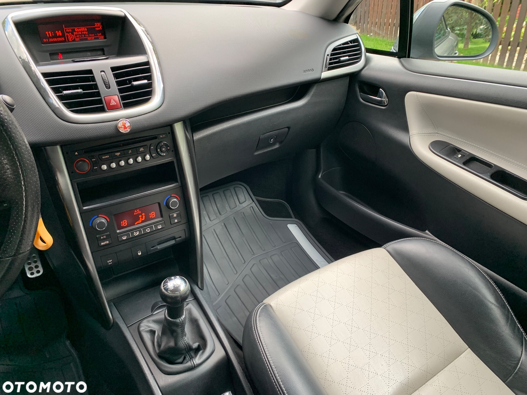 Peugeot 207 CC 120 VTi Roland Garros - 24