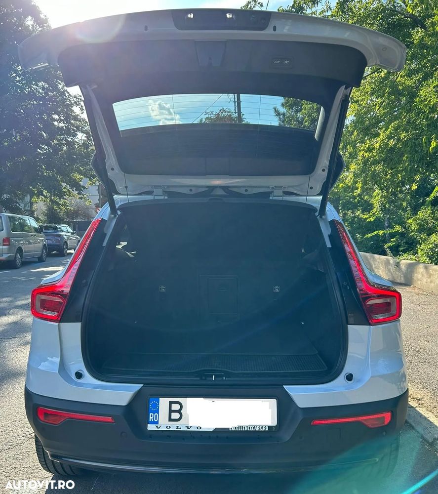 Volvo XC 40 B3 AT FWD MHEV Plus Dark - 8