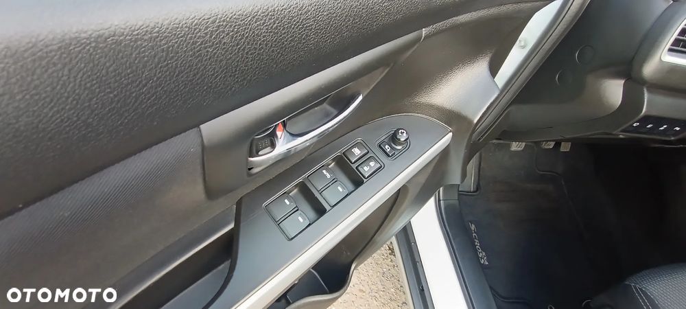 Suzuki SX4 S-Cross 1.6 DDiS Premium Plus 4WD - 34