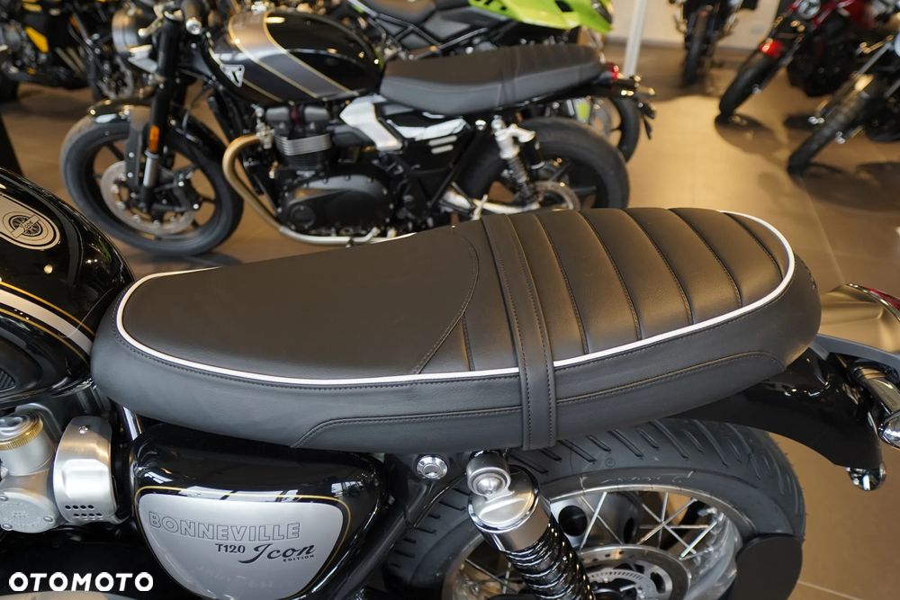 Triumph Bonneville - 4