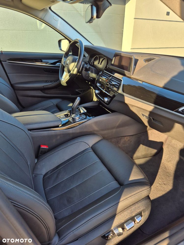 BMW Seria 5 520d xDrive Sport Line - 10