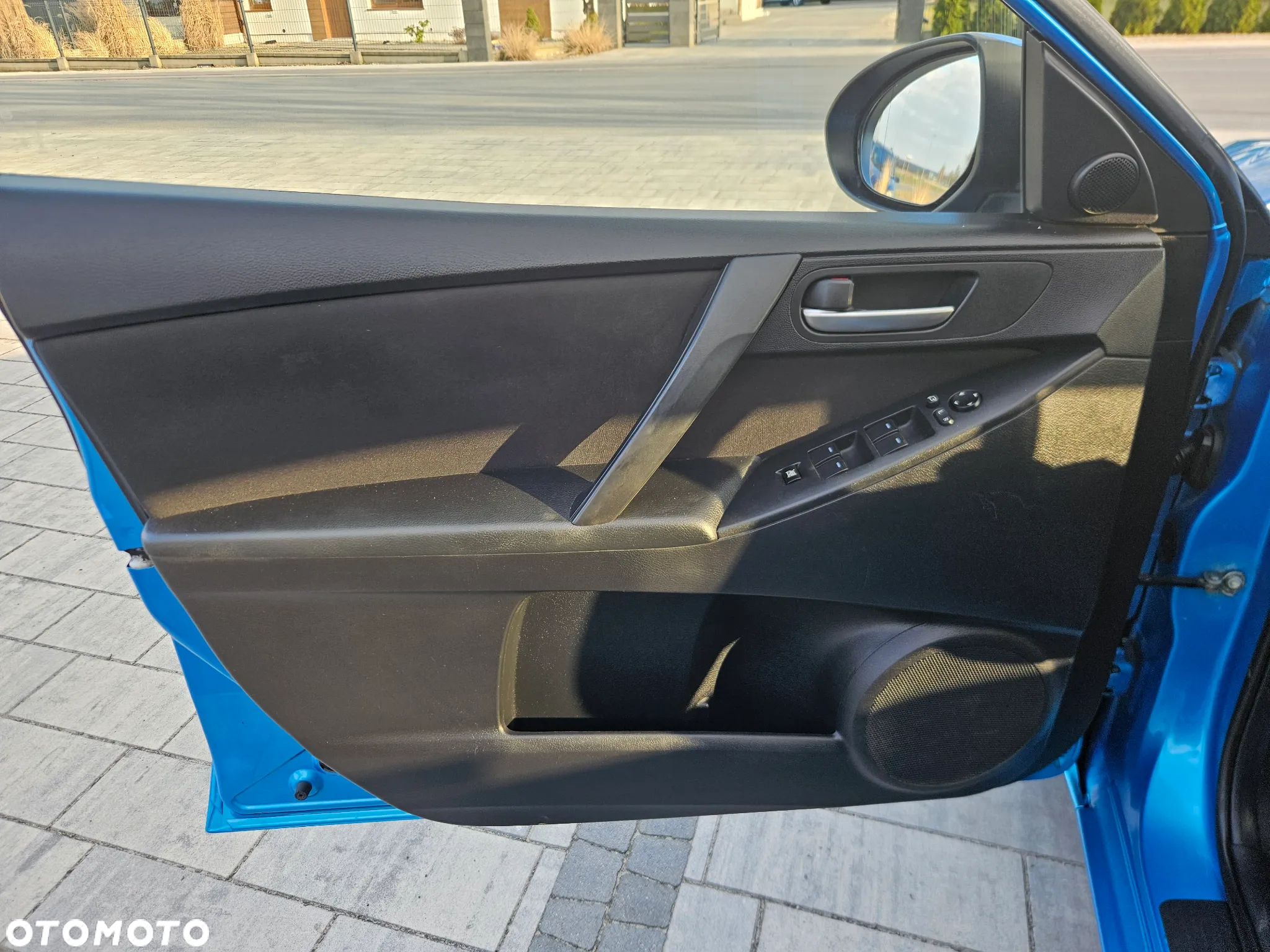 Mazda 3 1.6 Active + - 28