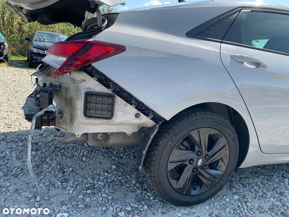 Hyundai Elantra - 13