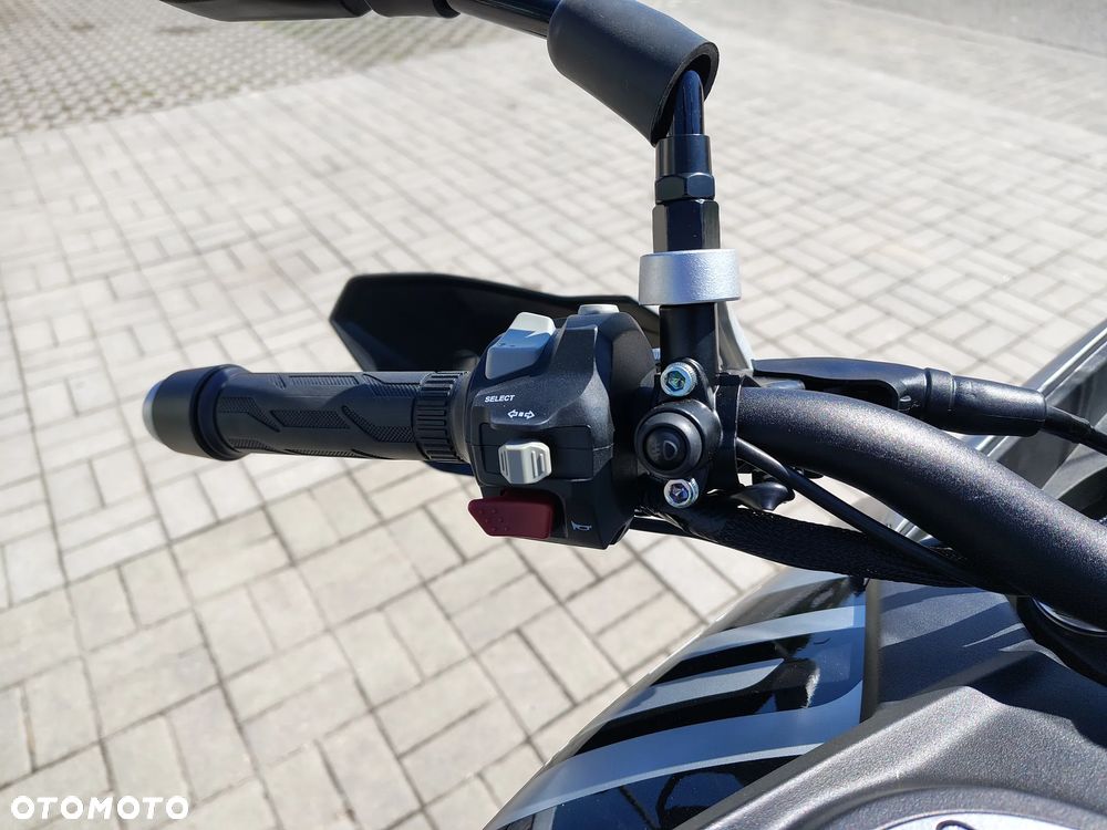 QJMOTOR SRT 600SX - 13