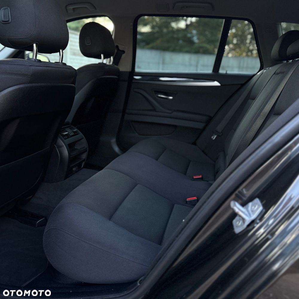 BMW Seria 5 525d - 11