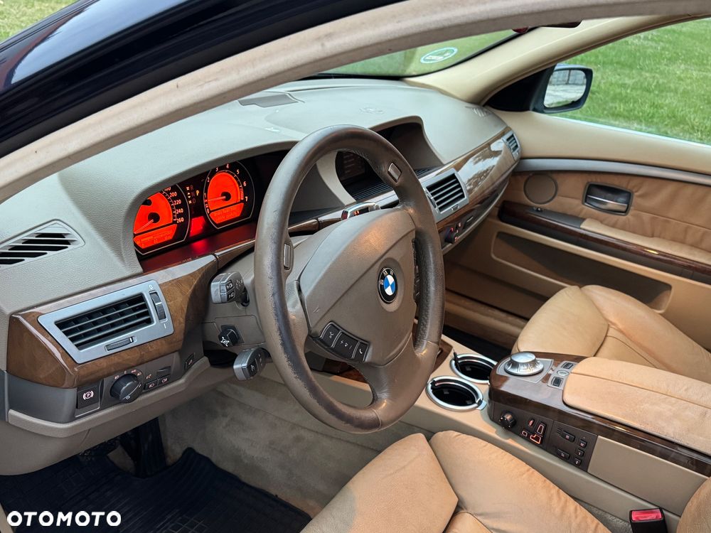 BMW Seria 7 735i L - 9